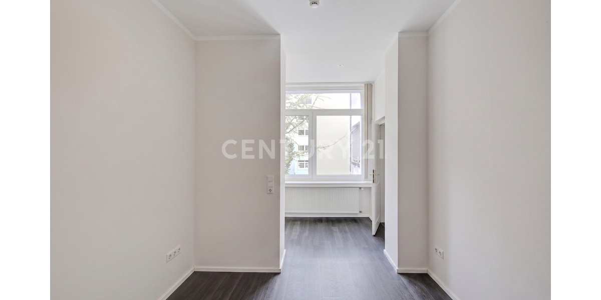 Homeoffice / Durchgangszimmer - Möbel mit KI entfernt